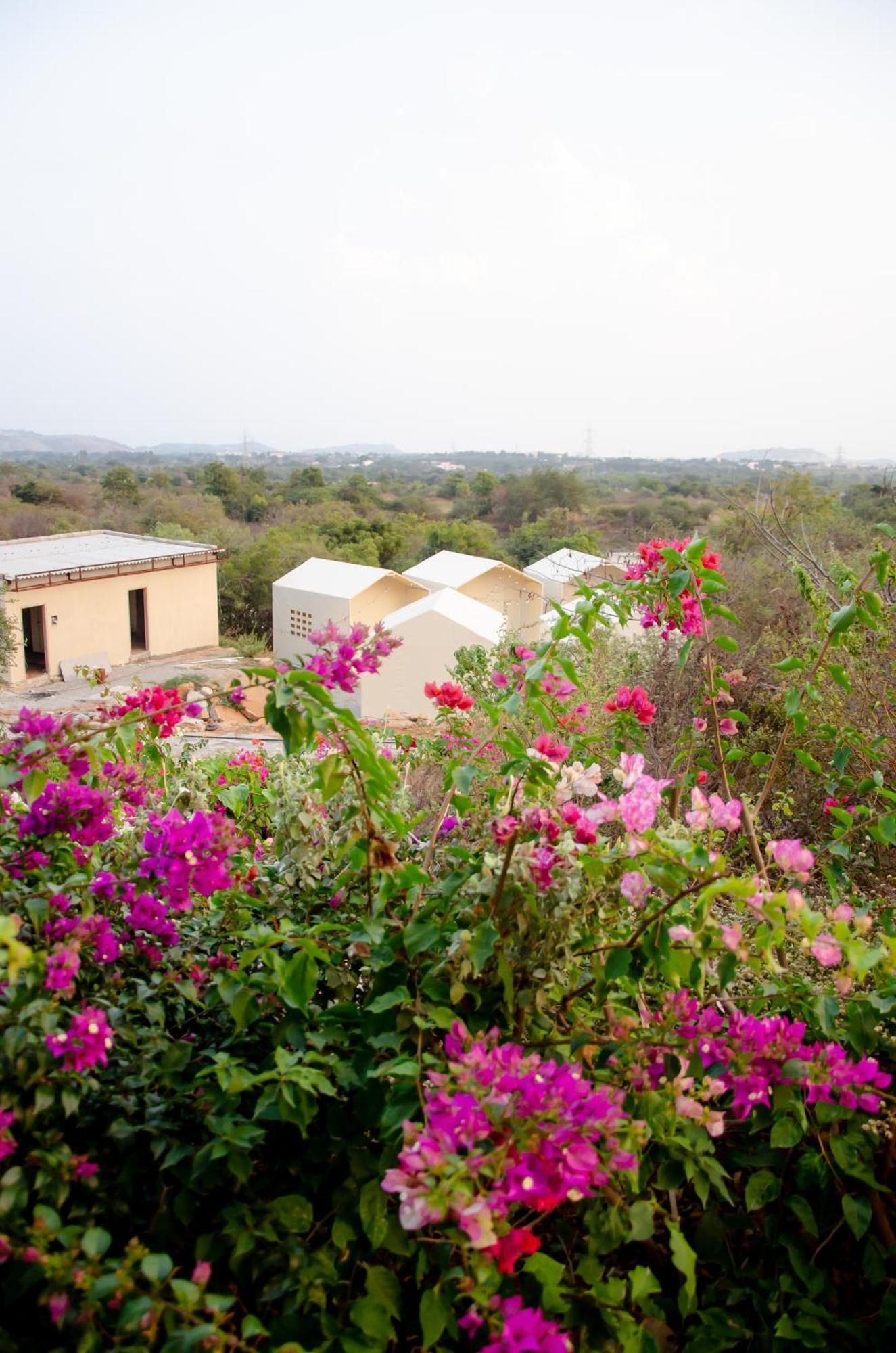 Hotel Rustic Vogue Shamirpet Exterior foto